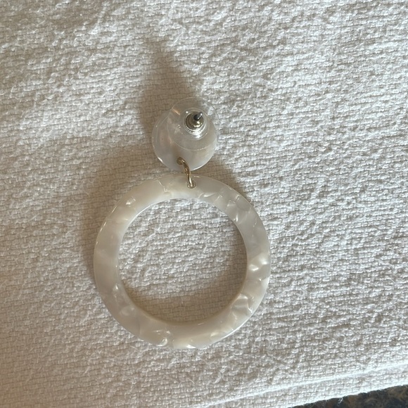 💐5/25 lightweight, iridescent, pearl open circle front, flat hoops, large bold - Picture 4 of 10